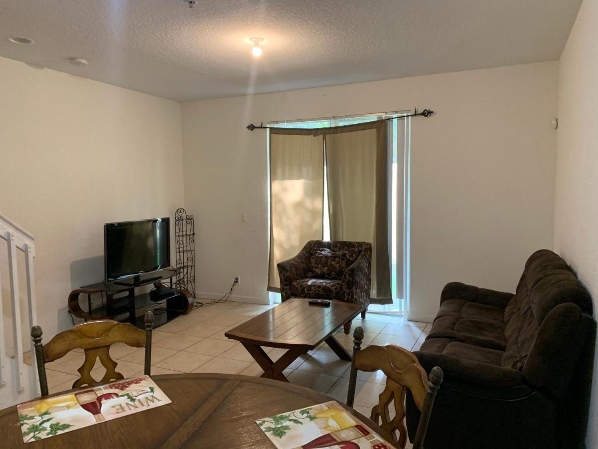 Bedroom Suite In Lauderdale Lakes Townhome Форт Лодърдейл Екстериор снимка