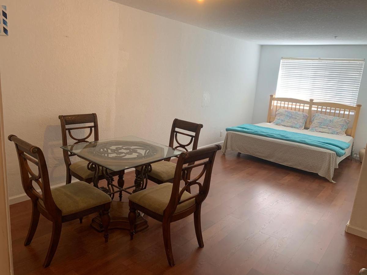 Bedroom Suite In Lauderdale Lakes Townhome Форт Лодърдейл Екстериор снимка