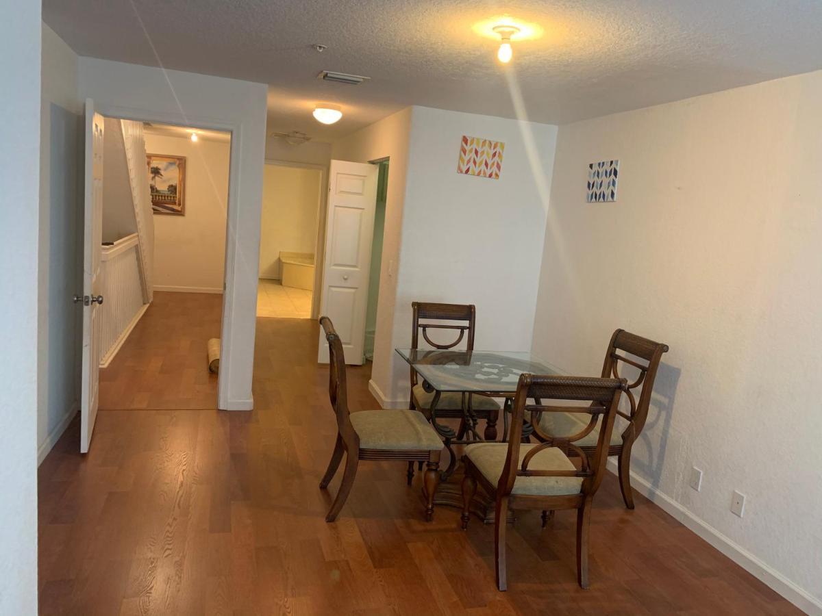 Bedroom Suite In Lauderdale Lakes Townhome Форт Лодърдейл Екстериор снимка