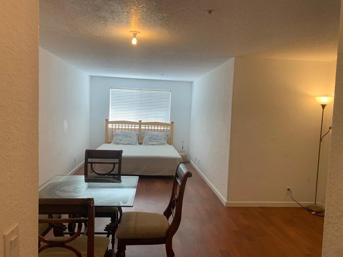 Bedroom Suite In Lauderdale Lakes Townhome Форт Лодърдейл Екстериор снимка
