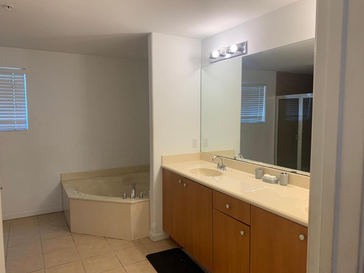 Bedroom Suite In Lauderdale Lakes Townhome Форт Лодърдейл Екстериор снимка