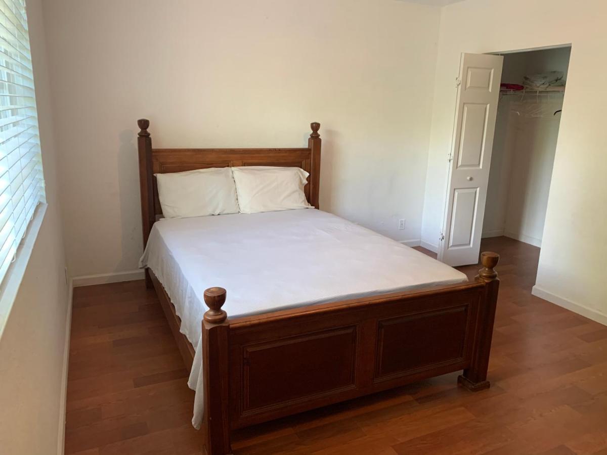 Bedroom Suite In Lauderdale Lakes Townhome Форт Лодърдейл Екстериор снимка