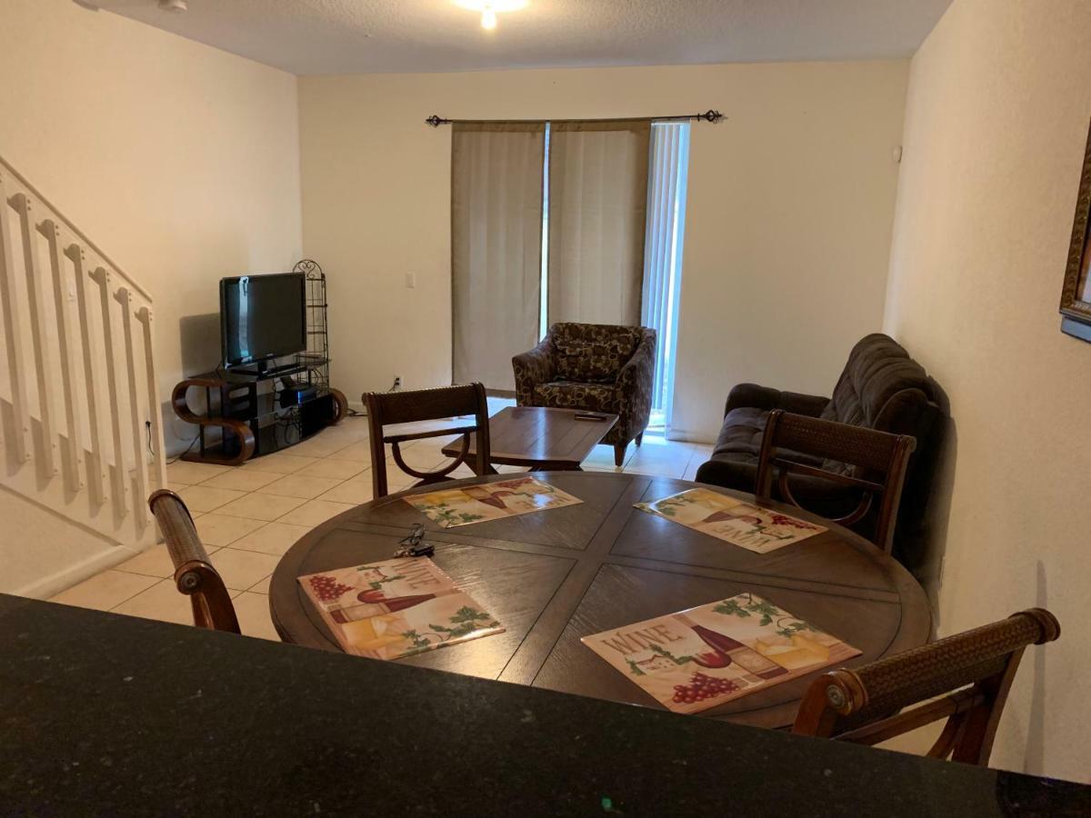 Bedroom Suite In Lauderdale Lakes Townhome Форт Лодърдейл Екстериор снимка