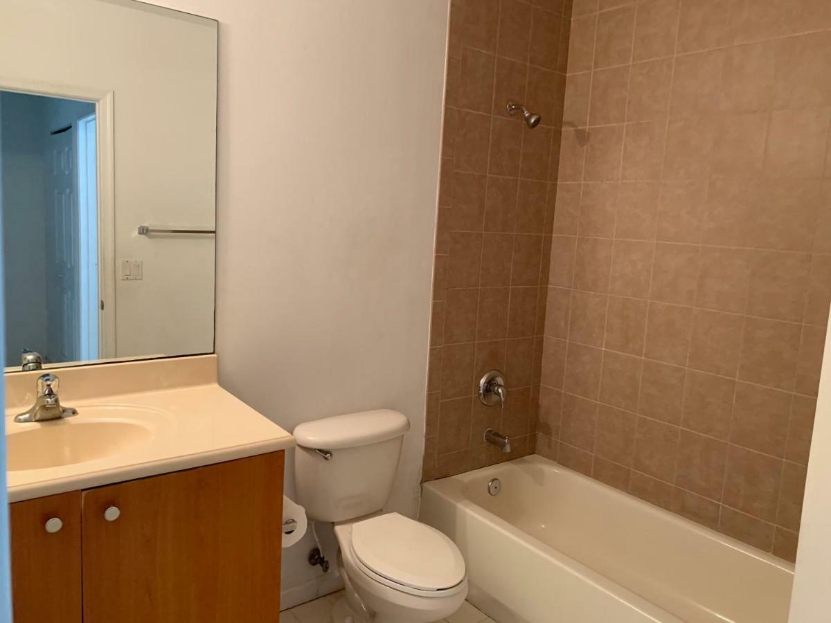 Bedroom Suite In Lauderdale Lakes Townhome Форт Лодърдейл Екстериор снимка